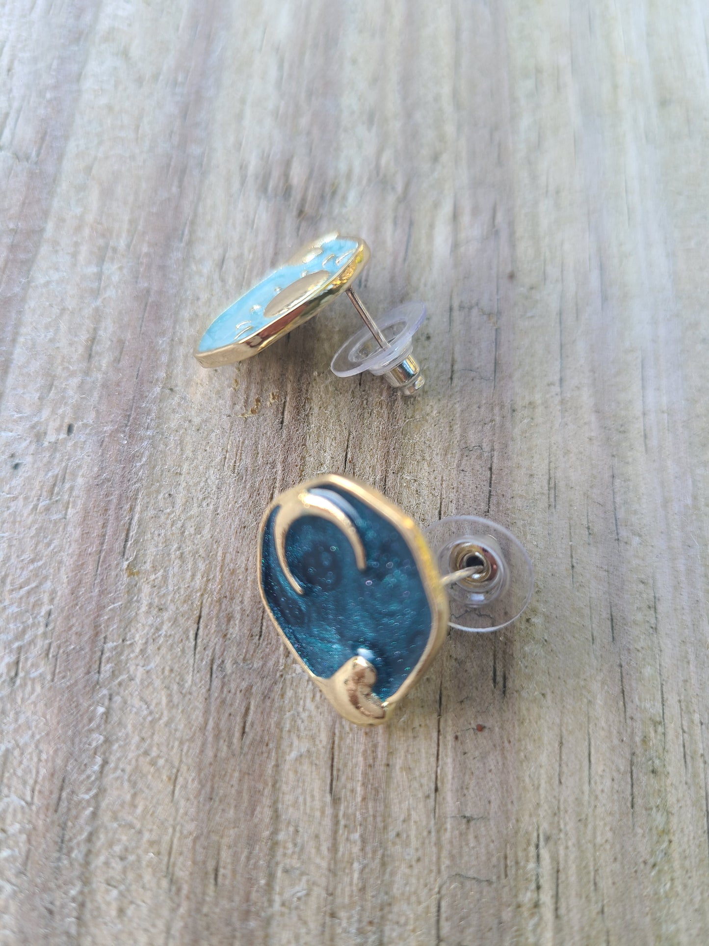 Aretes de sol y luna.