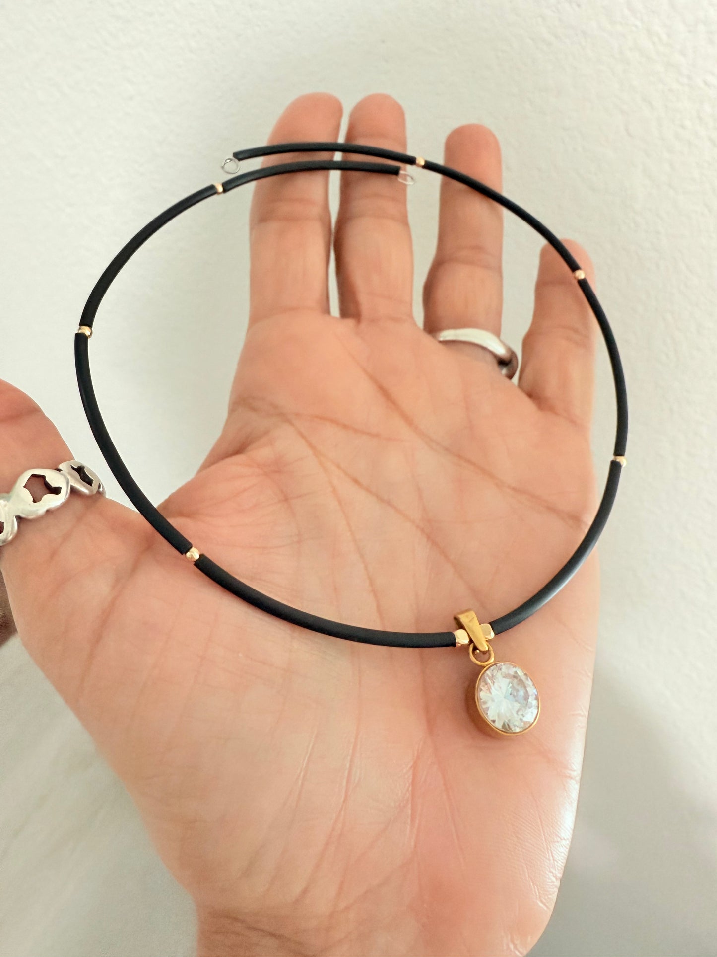 Gargantilla negra o cadena