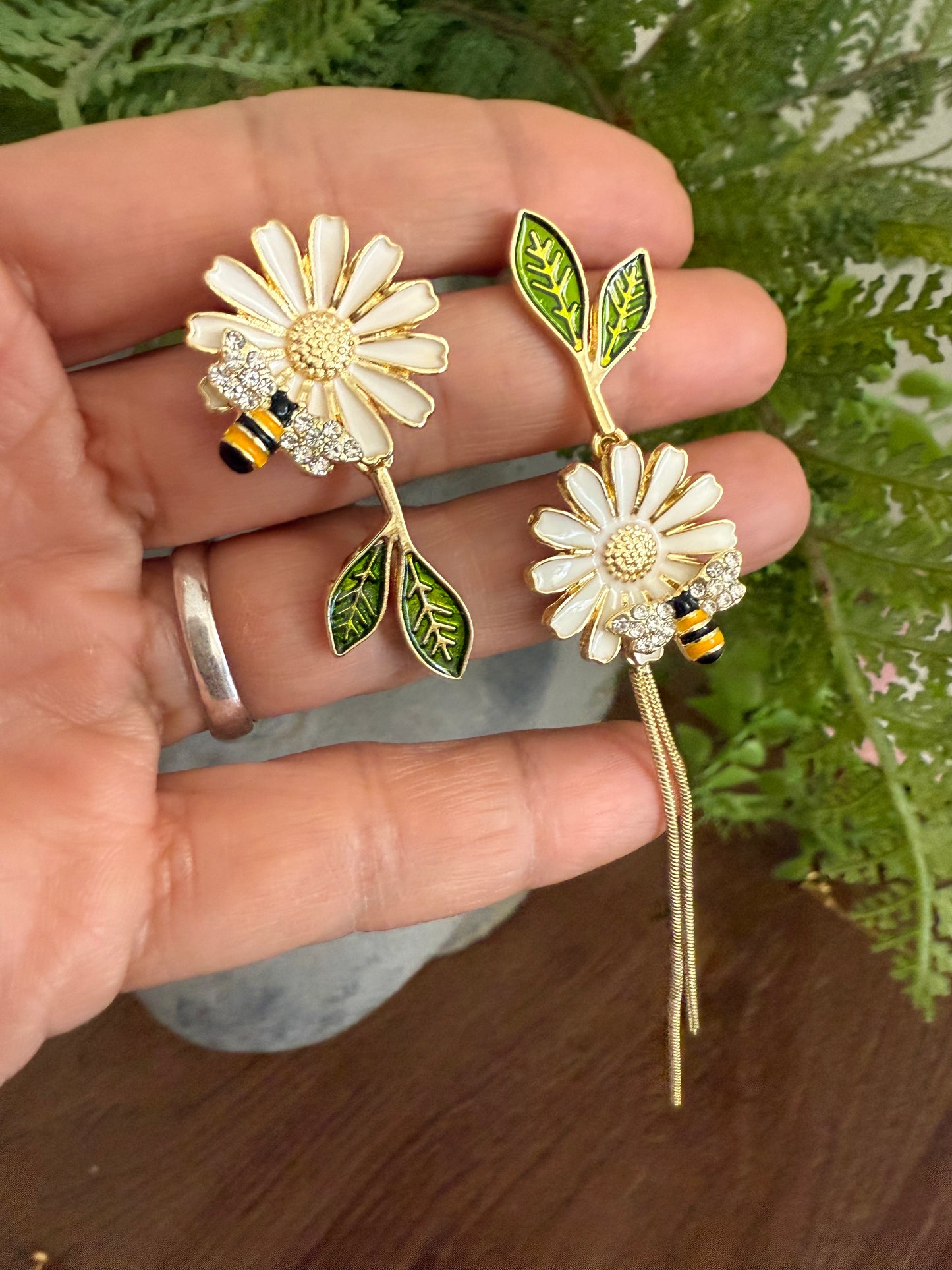 Aretes de flor y abeja