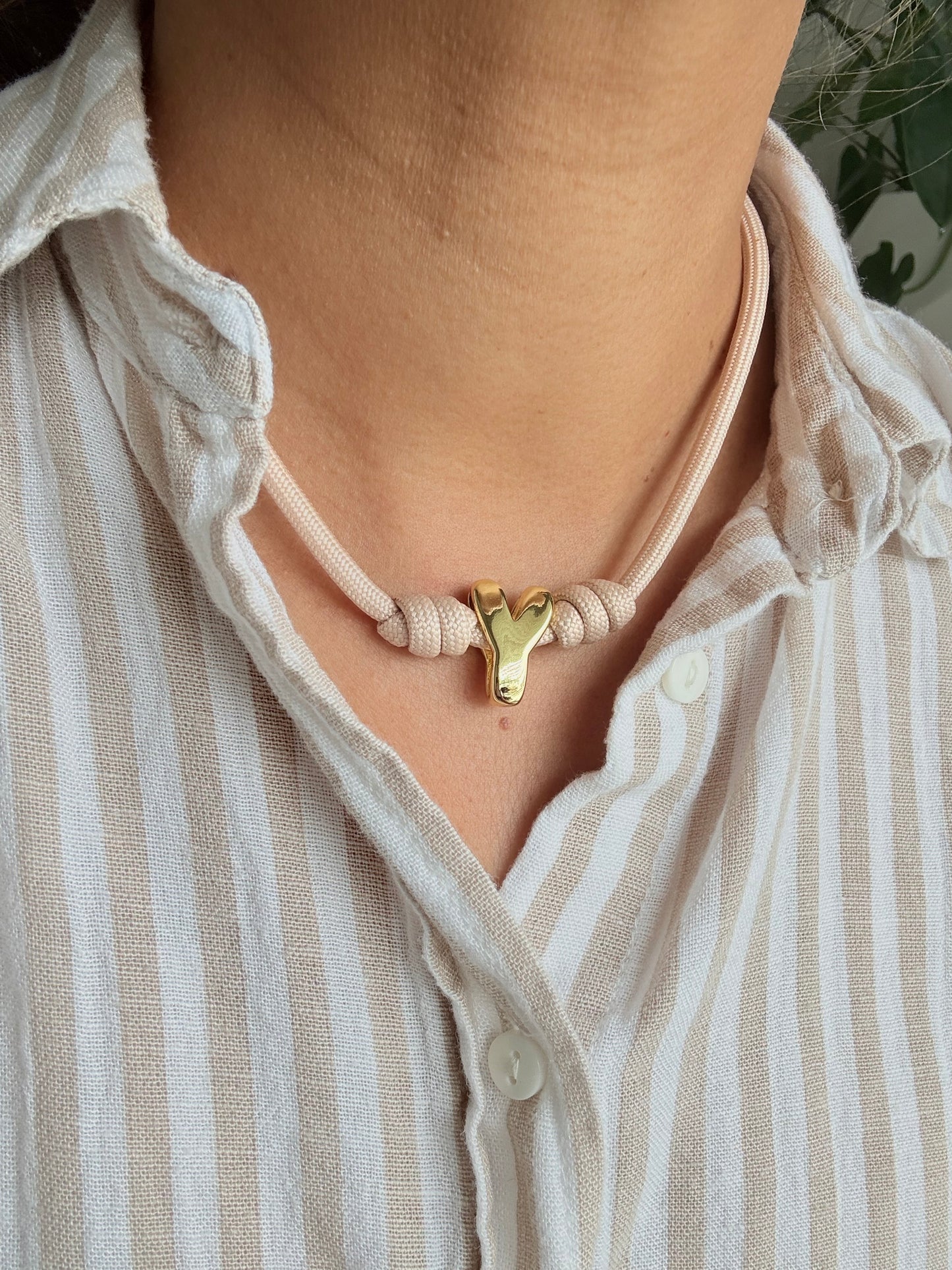 Letras (cada letra ya viene con ese color de cordón que ves en las fotos)