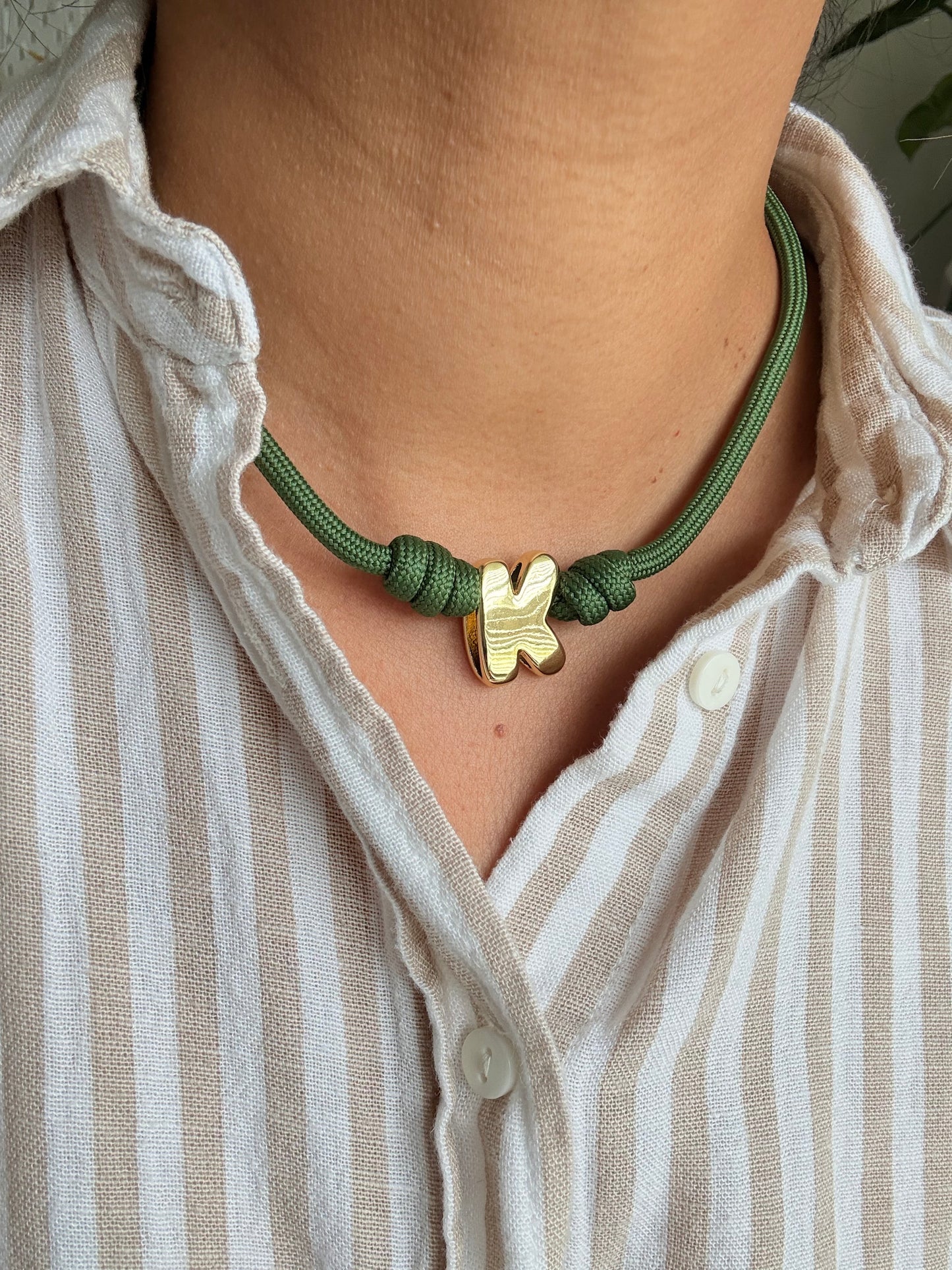 Letras (cada letra ya viene con ese color de cordón que ves en las fotos)