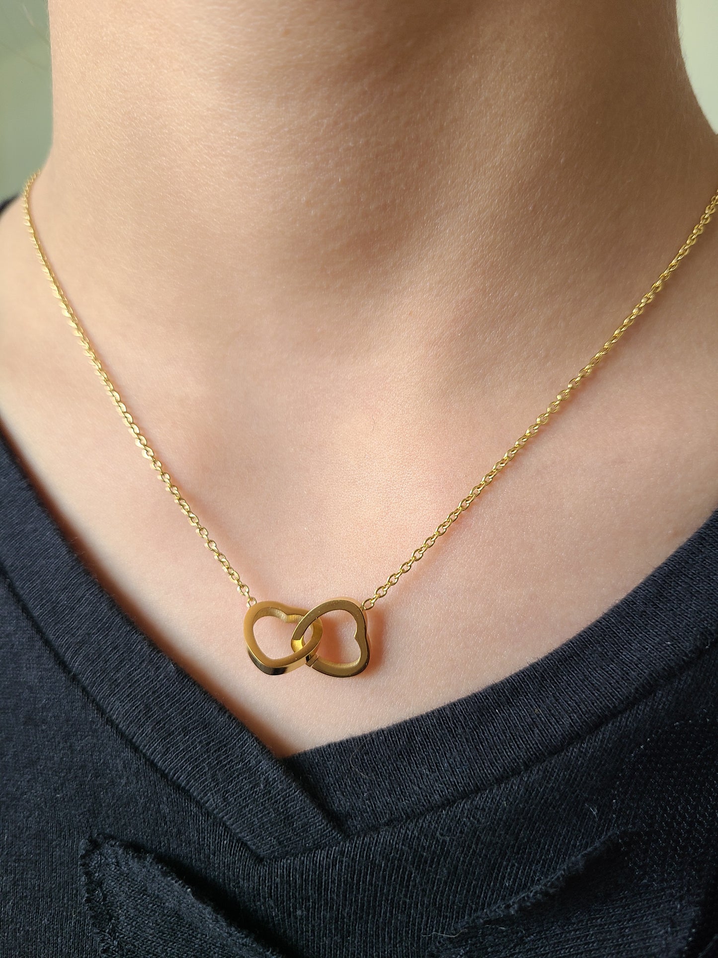 Cadena de 2 corazones entrelazados.