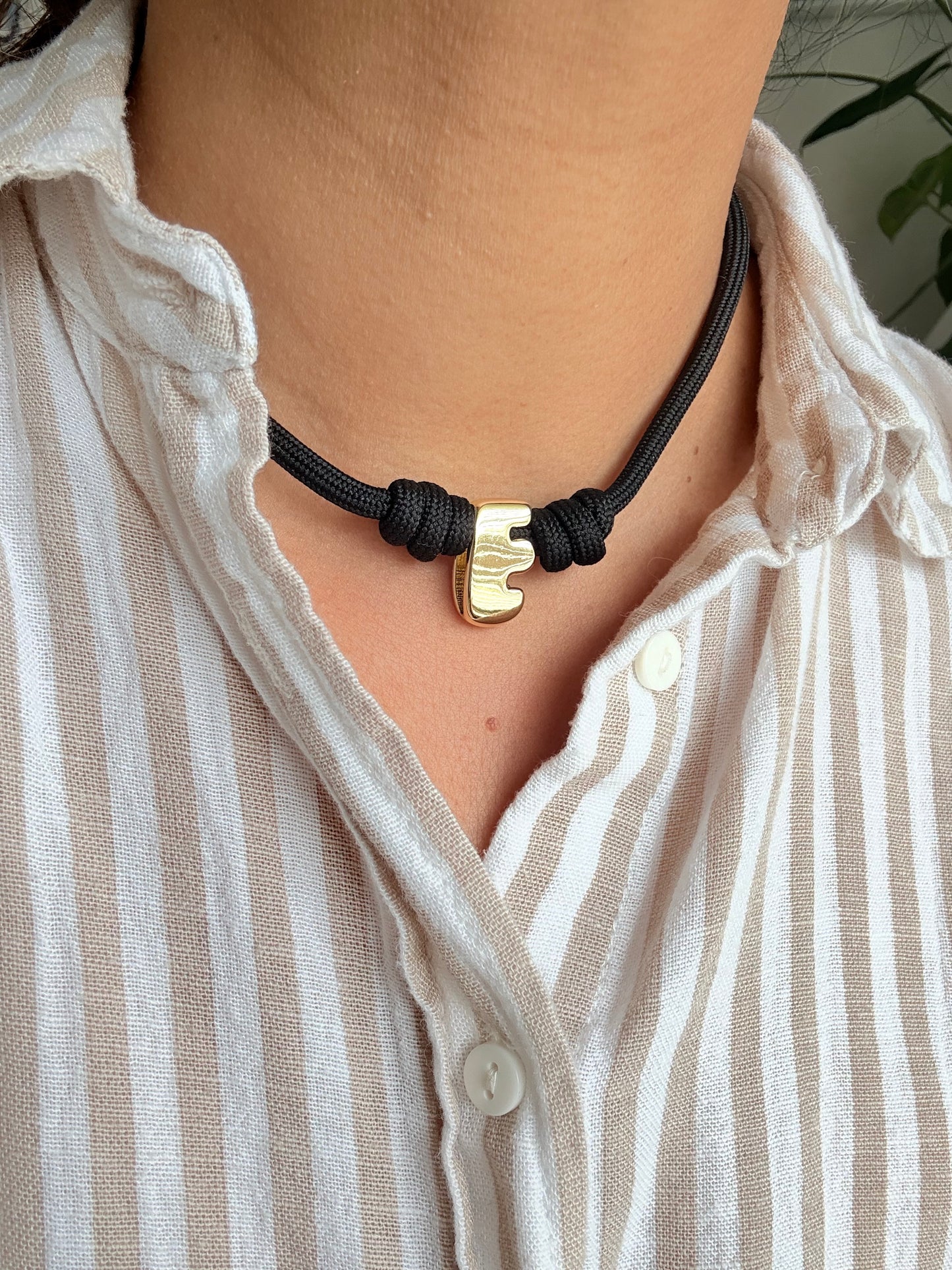 Letras (cada letra ya viene con ese color de cordón que ves en las fotos)