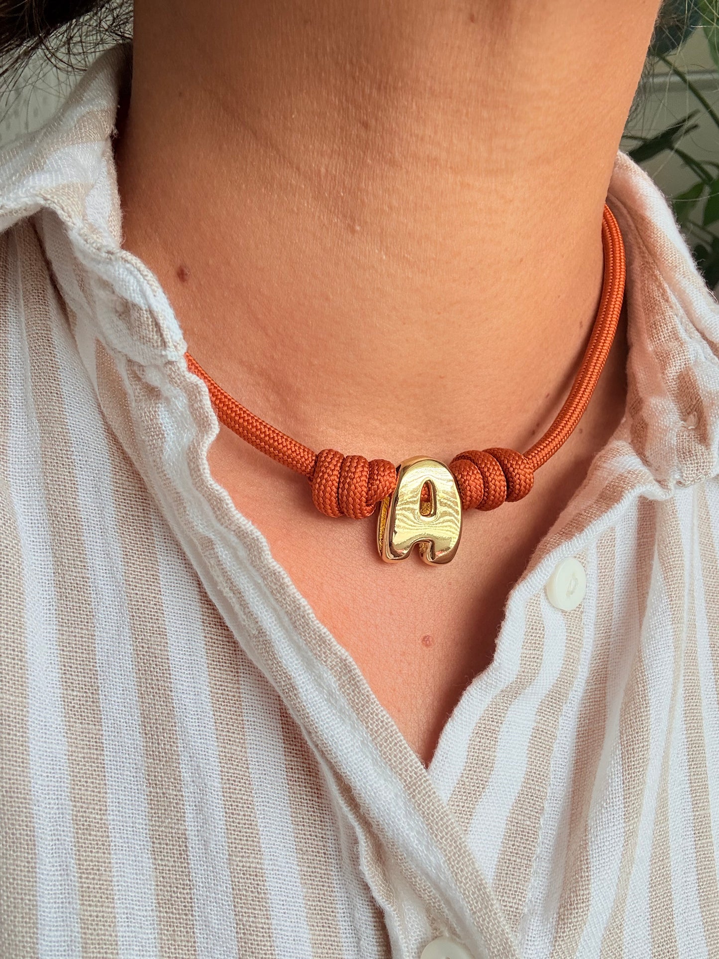 Letras (cada letra ya viene con ese color de cordón que ves en las fotos)