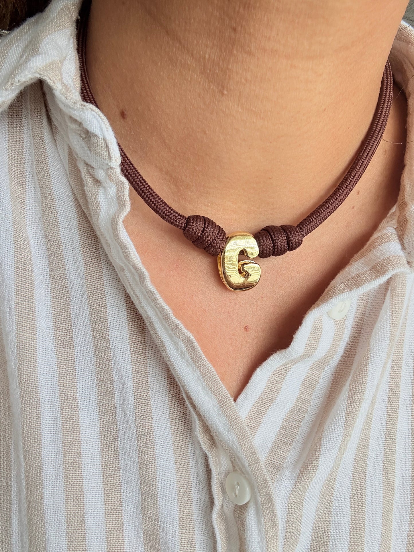 Letras (cada letra ya viene con ese color de cordón que ves en las fotos)