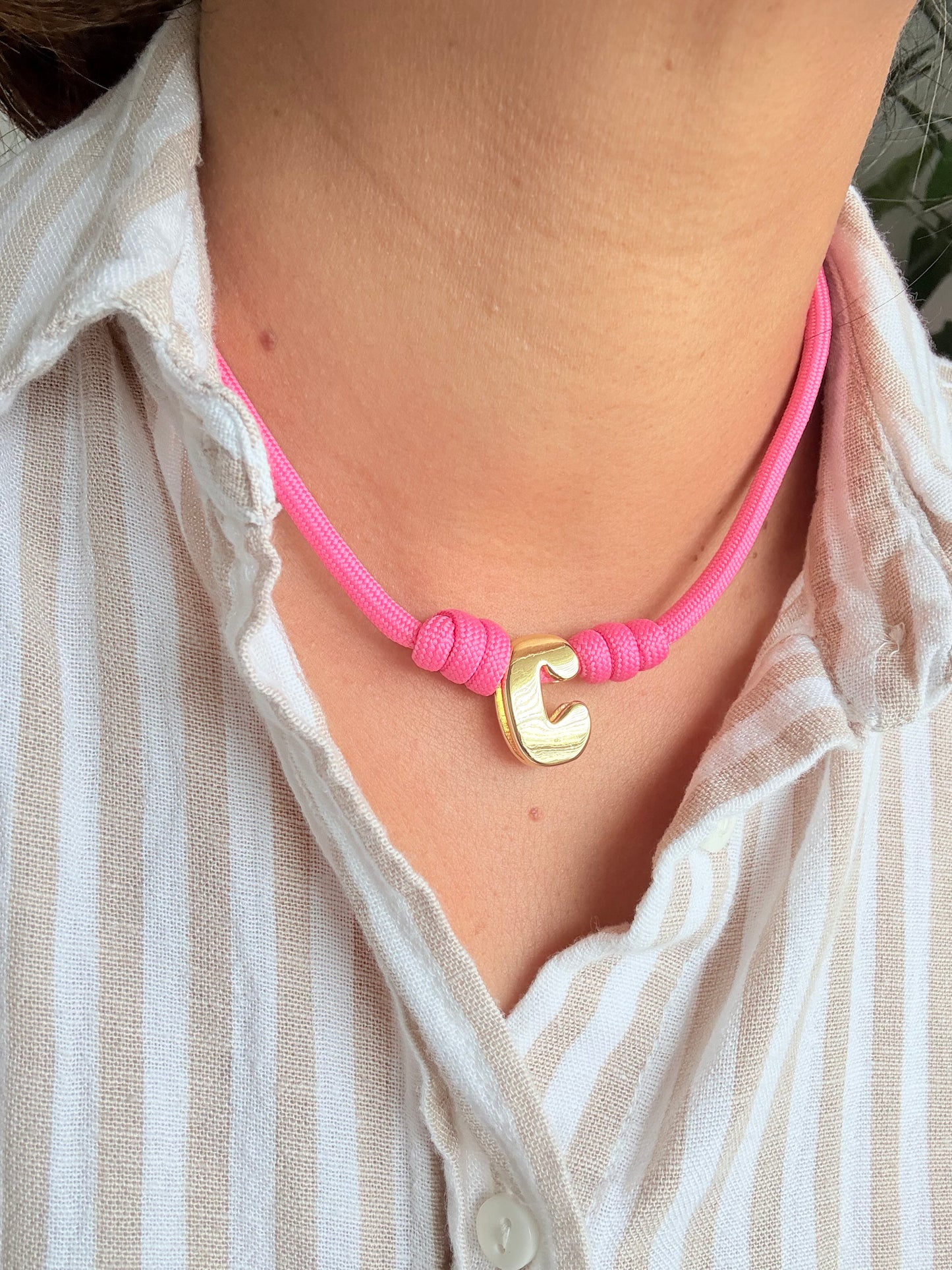 Letras (cada letra ya viene con ese color de cordón que ves en las fotos)