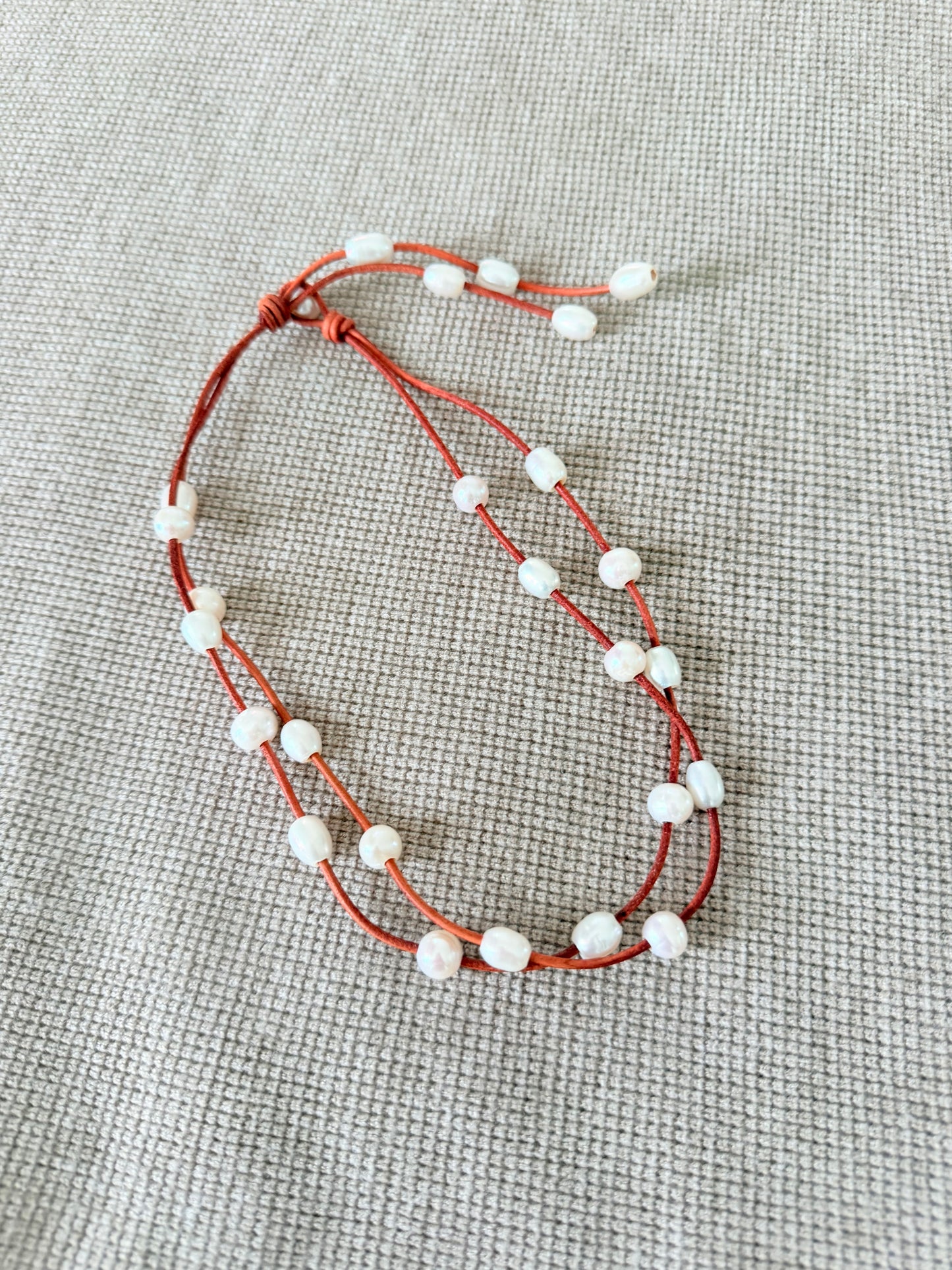 Perlas en cuero