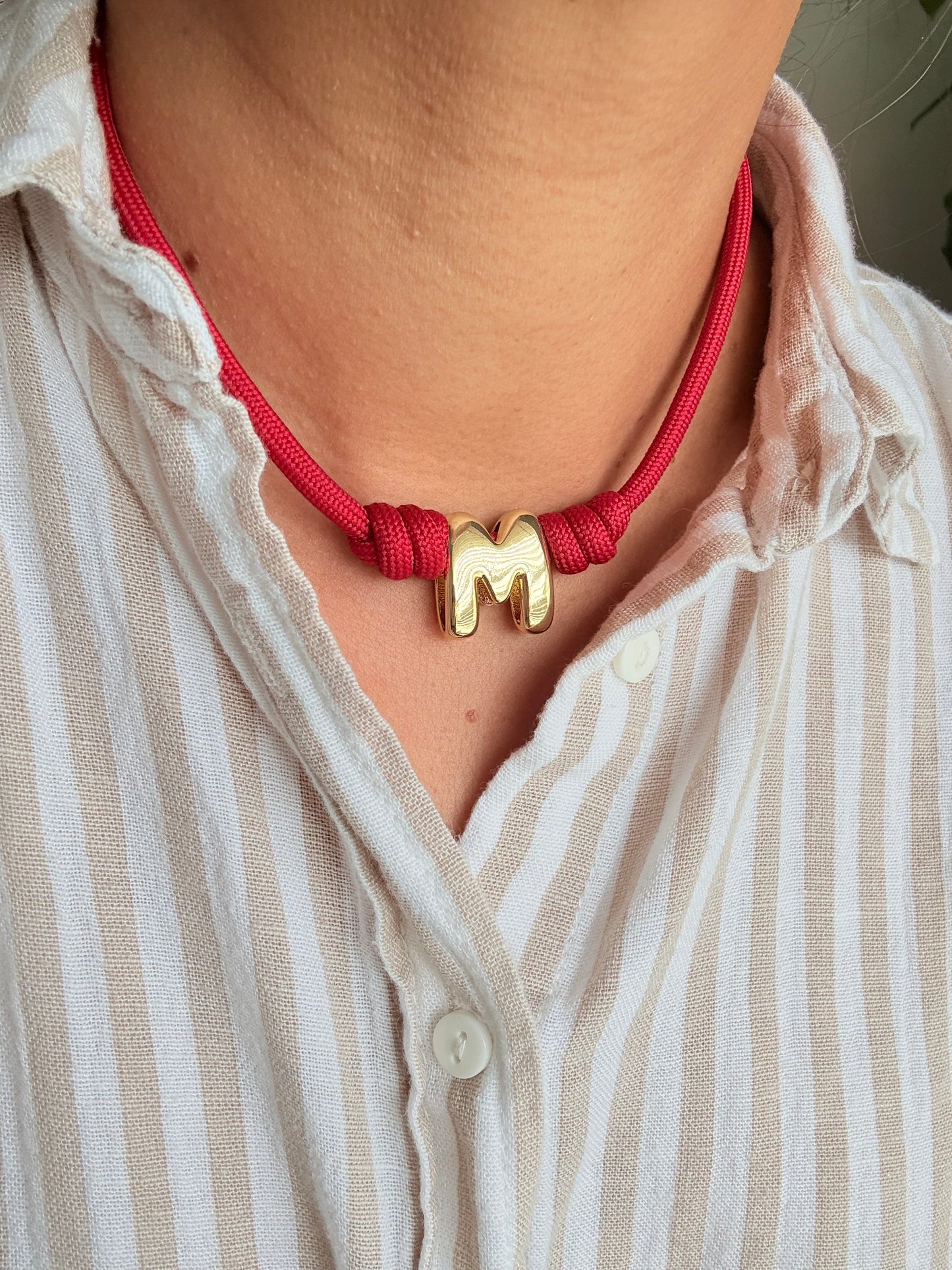 Letras (cada letra ya viene con ese color de cordón que ves en las fotos)