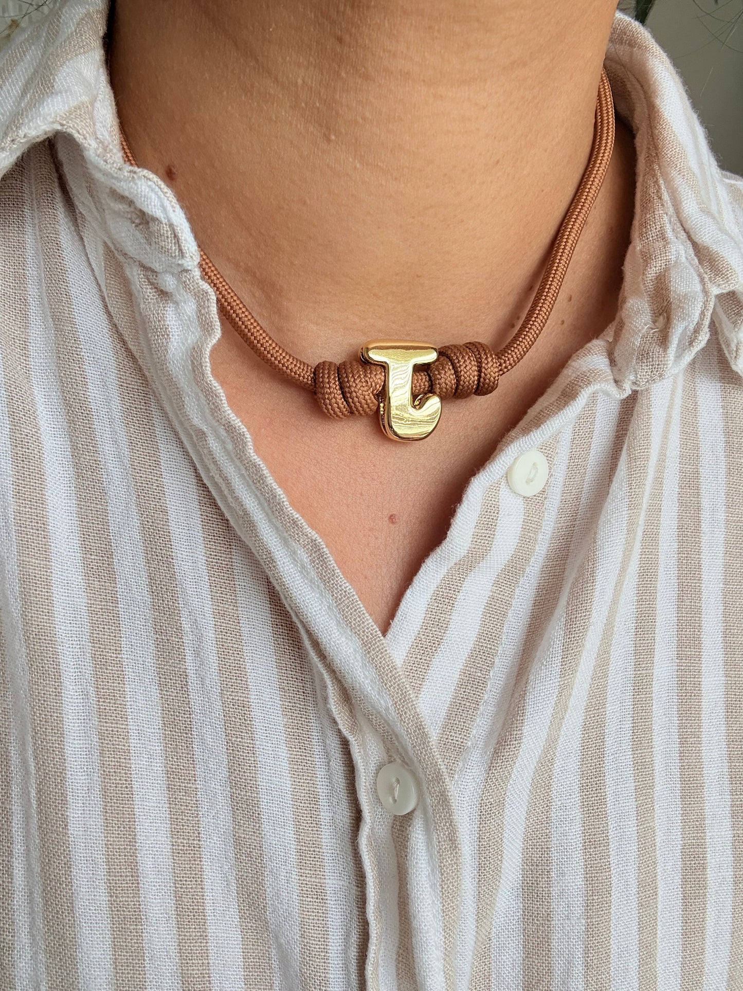 Letras (cada letra ya viene con ese color de cordón que ves en las fotos)