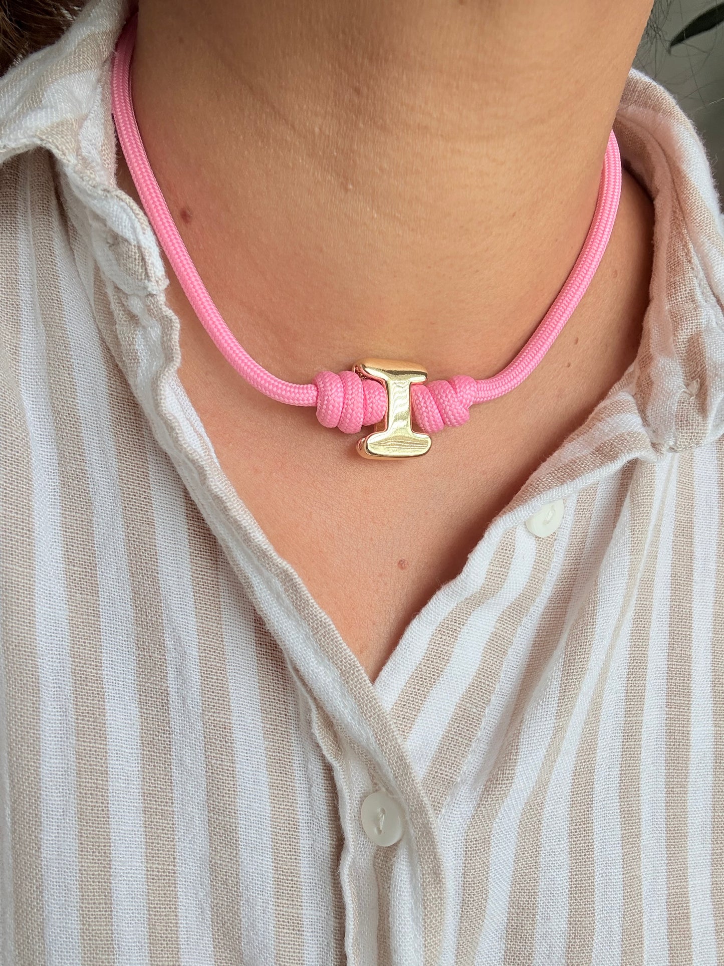 Letras (cada letra ya viene con ese color de cordón que ves en las fotos)