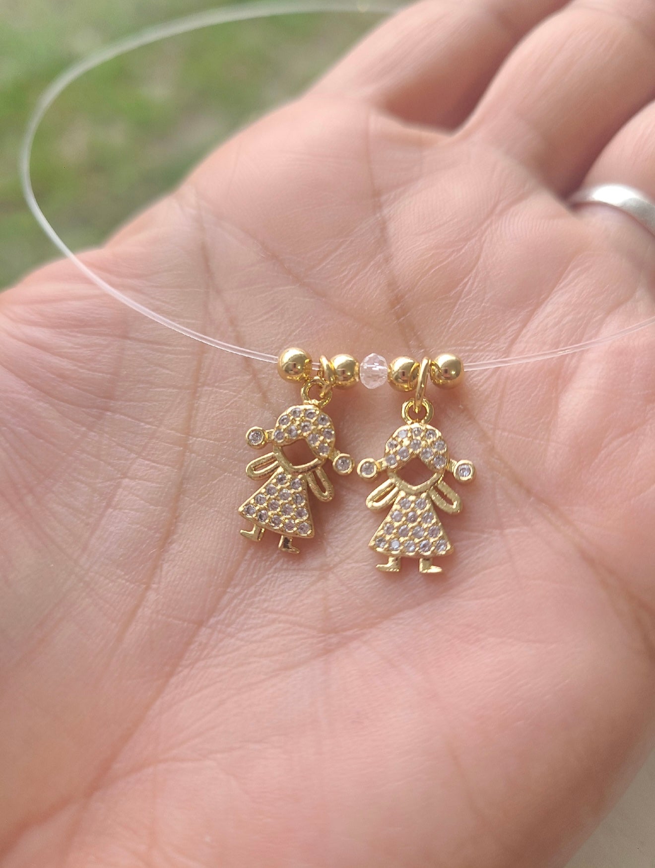 2 Niñas en microsirconeo.