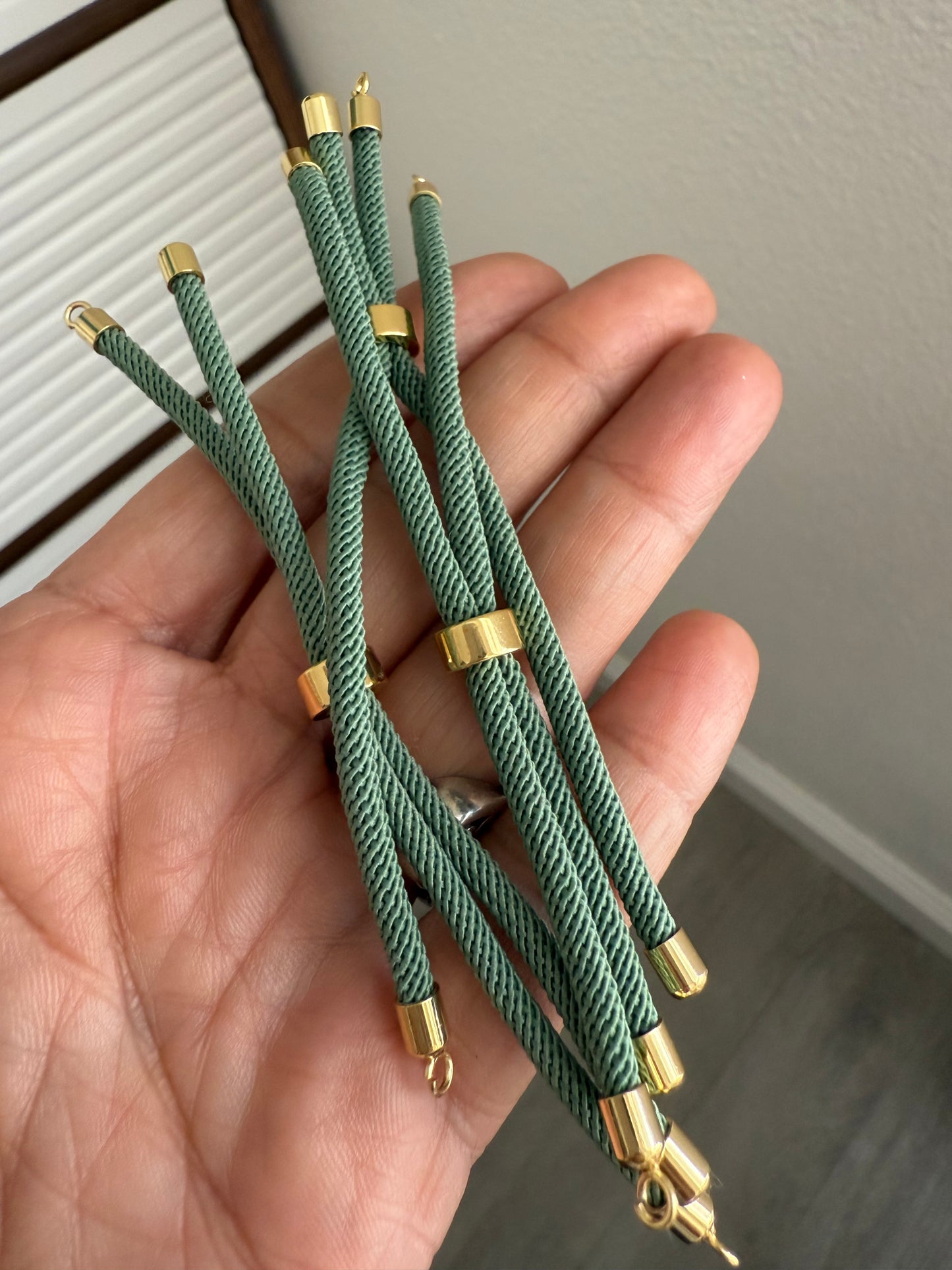 Pulseras Ajustables con la palabra Fé.