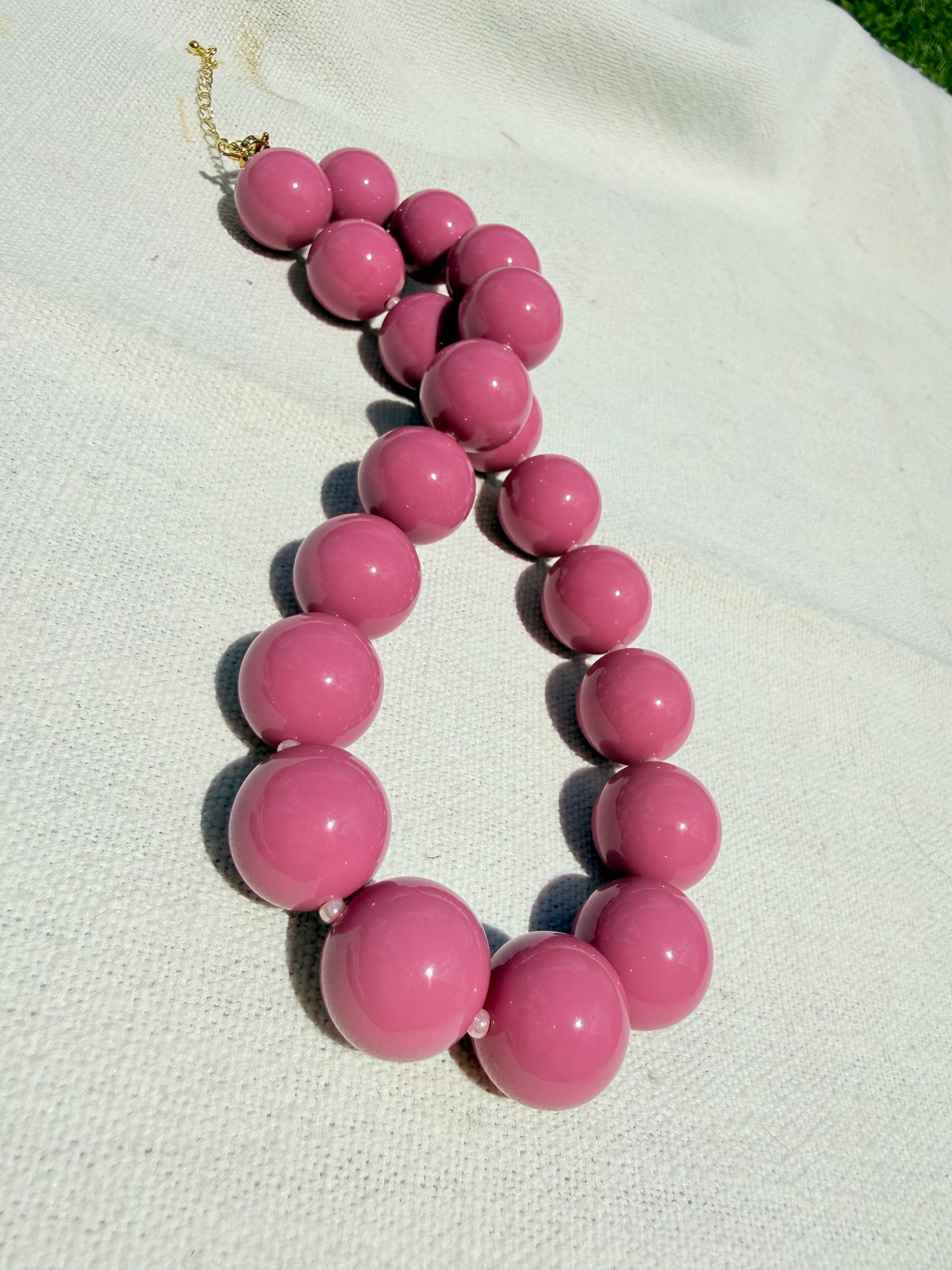 Collares de bolas de resina