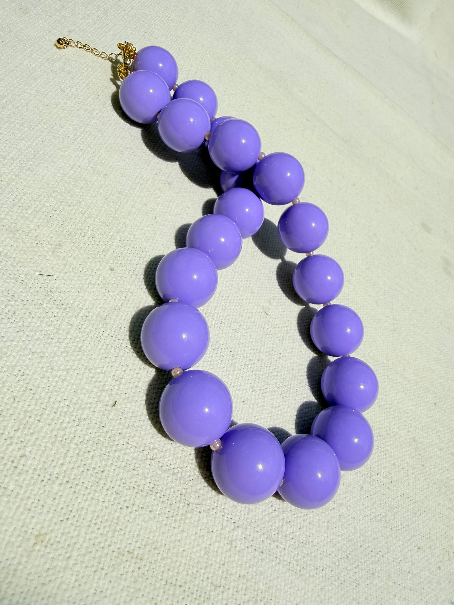 Collares de bolas de resina