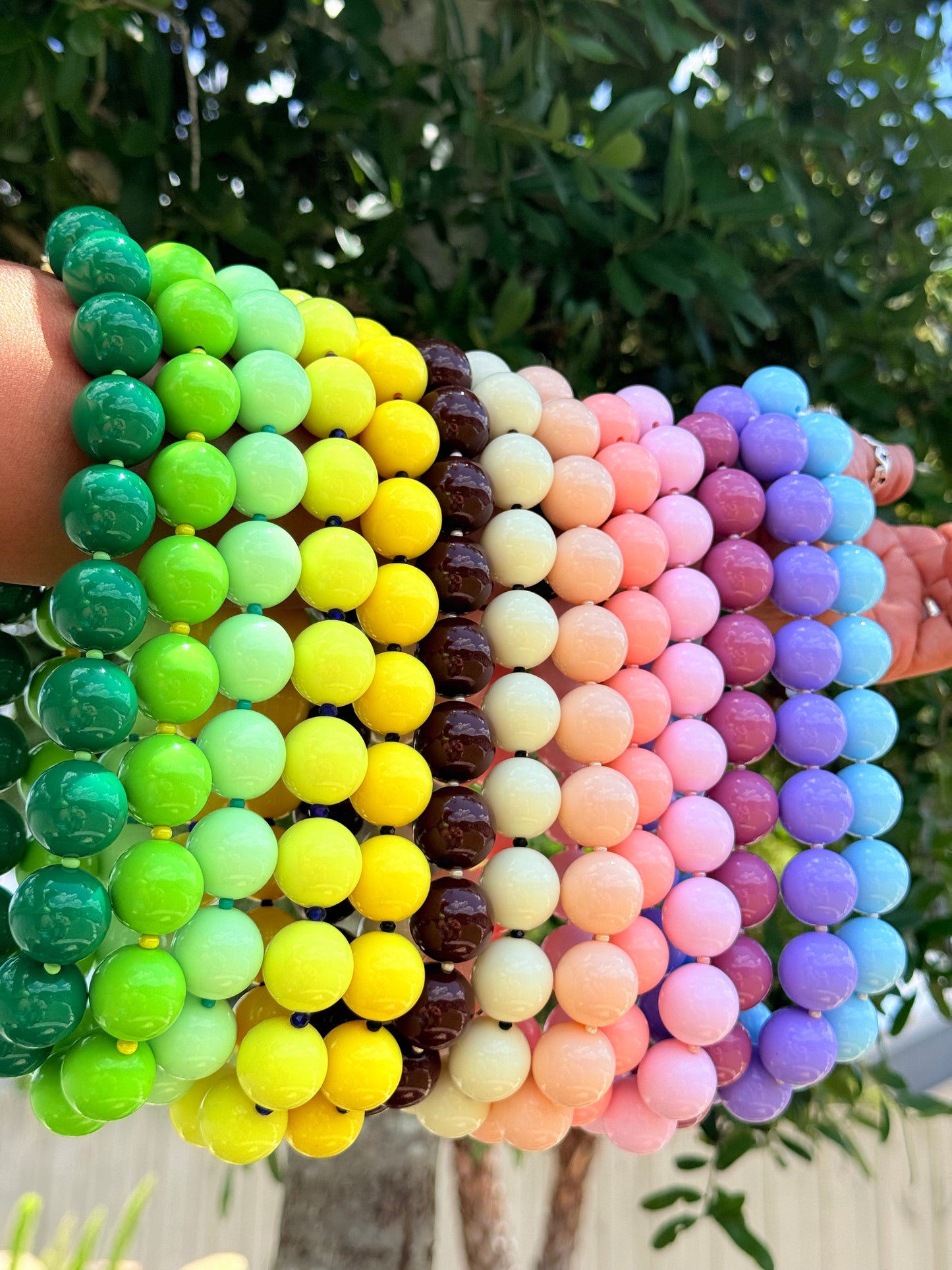 Collares de bolas de resina