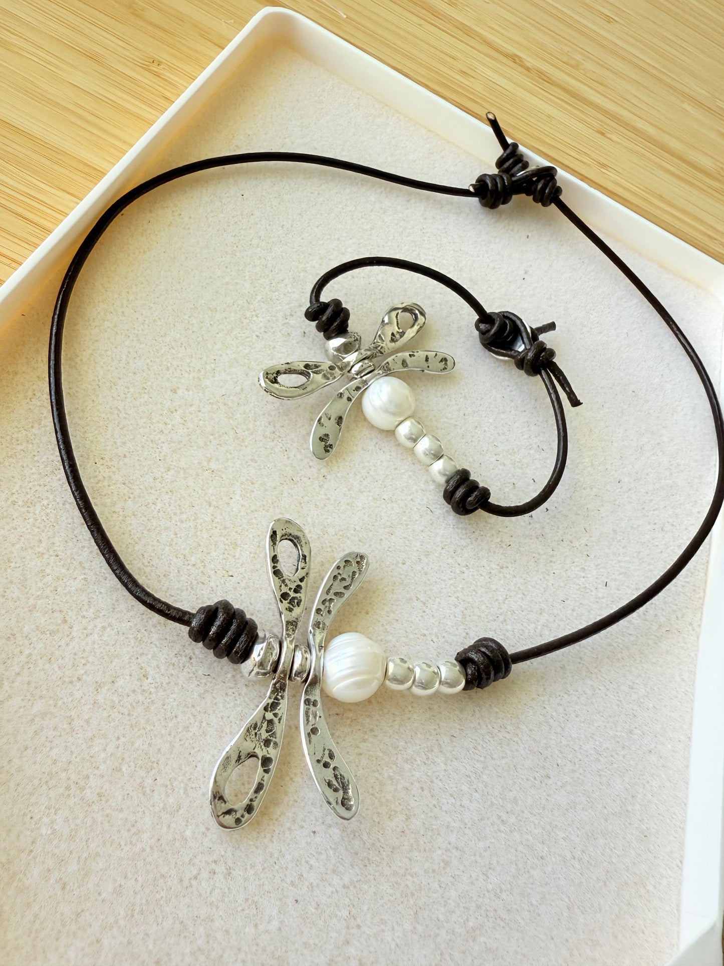 Libélula en cuero(Lee la descripción)