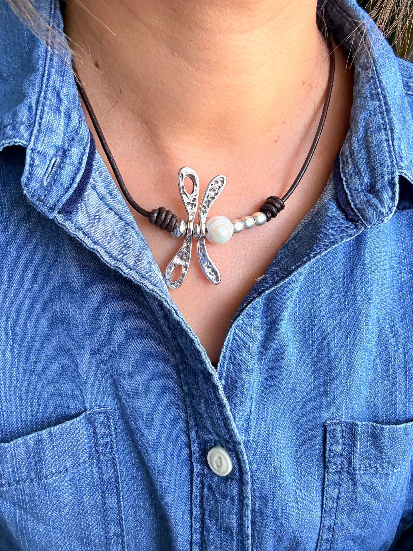 Libélula en cuero(Lee la descripción)