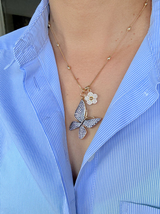 Mariposa y flor
