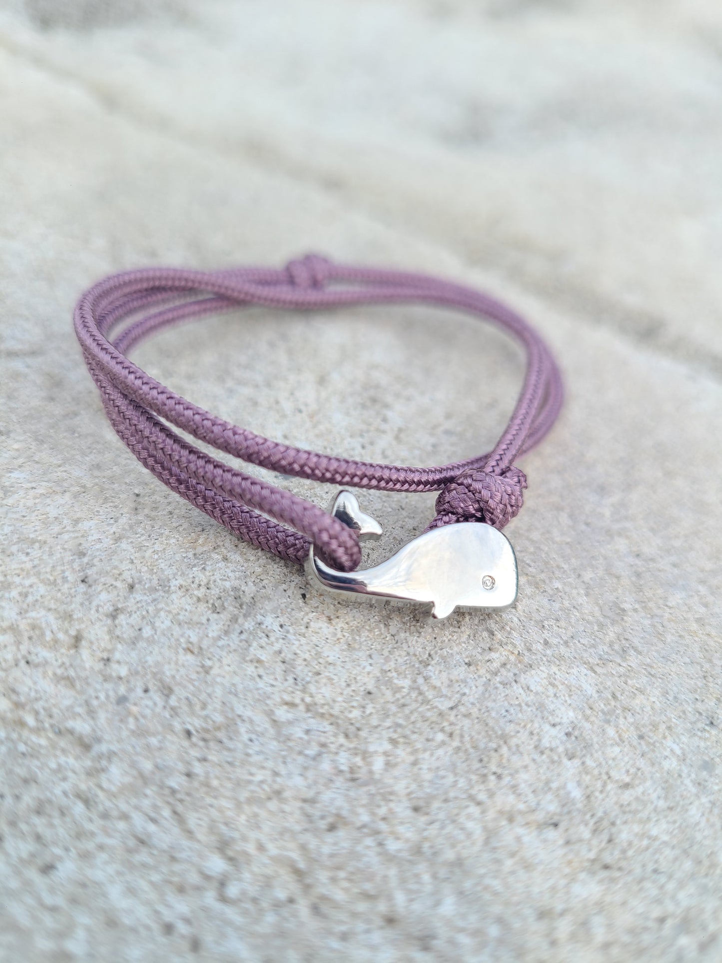 Pulsera ajustable con ballena